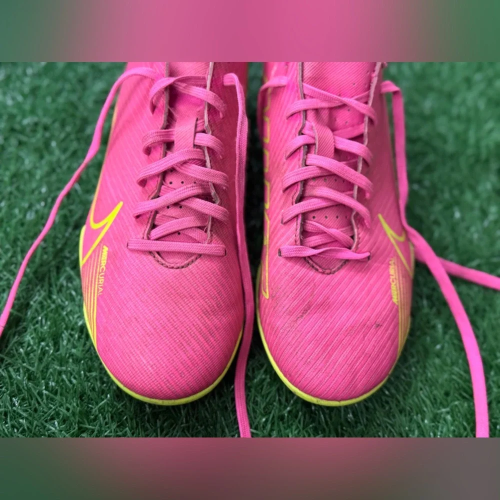 Nike Kid's‎ Pink and Green Athletic Shoes Size 4Y